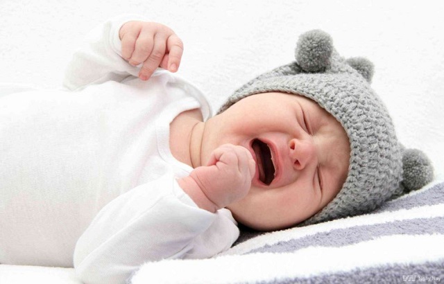 Bé ngủ không sâu giấc do đâu? Cách xử lý như thế nào?