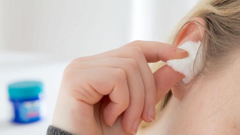 Cách Vệ Sinh Tai Khi Bị Viêm Tai Giữa [Chuyên Gia Tư Vấn]