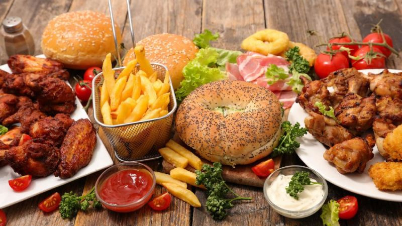 Ăn thức ăn có dầu mỡ và uống nhiều rượu bia sẽ dẫn đến điều này