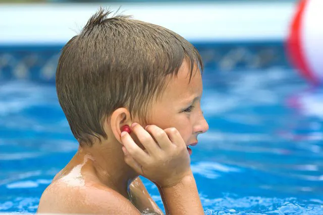 Mùa hè cho trẻ đi bơi cần cảnh giác nguy cơ lây nhiễm bệnh