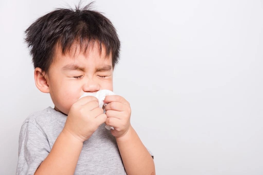 Trẻ em nên tránh những thói quen gì để phòng tránh viêm nhiễm vùng tai mũi  họng?