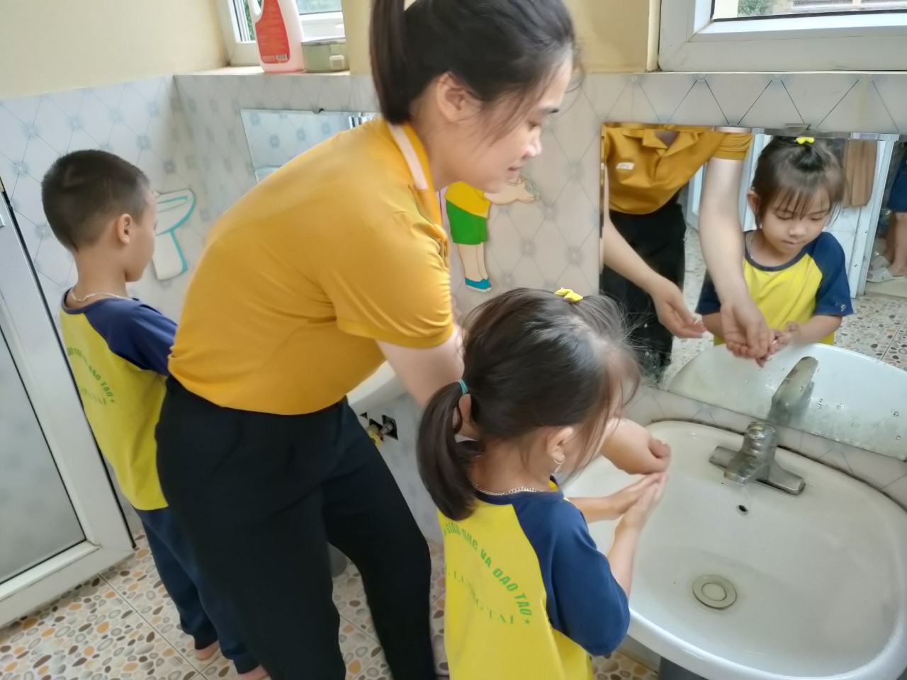 DẠY KỸ NĂNG RỬA TAY CHO TRẺ MẦM NON ĐÚNG CÁCH, BẢO VỆ SỨC KHỎE