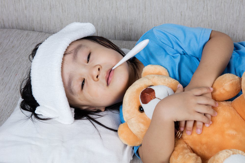 Trẻ bị ho sốt sổ mũi uống thuốc gì? Kinh nghiệm cho bố mẹ