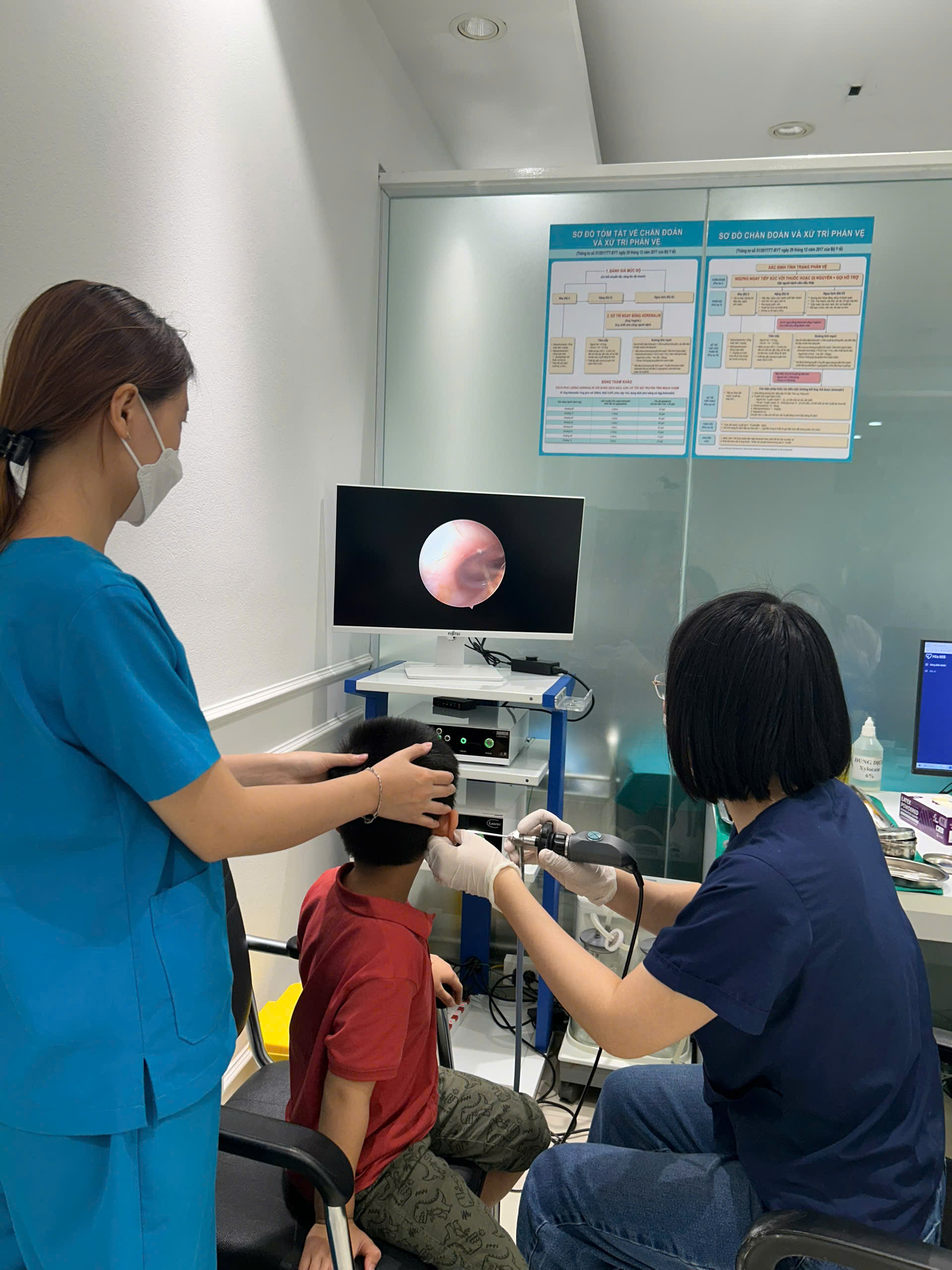 Nếu Con Bạn đang Bị Viêm Tai Giữa, đừng Hoang Mang!